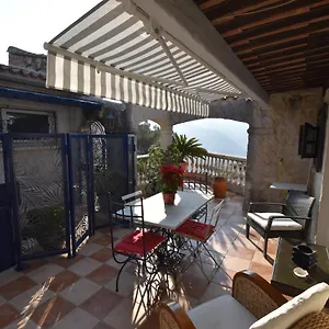 Apartment Climatise Et Sa Terrasse Privee En, La Trinité